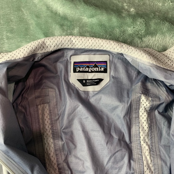 Patagonia Women's Gore-Tex Light Flyer Jacket Small - Picture 4 of 7
